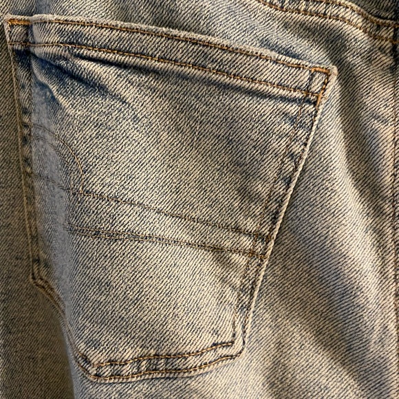 American Eagle ripped mom jeans - Picture 6 of 9